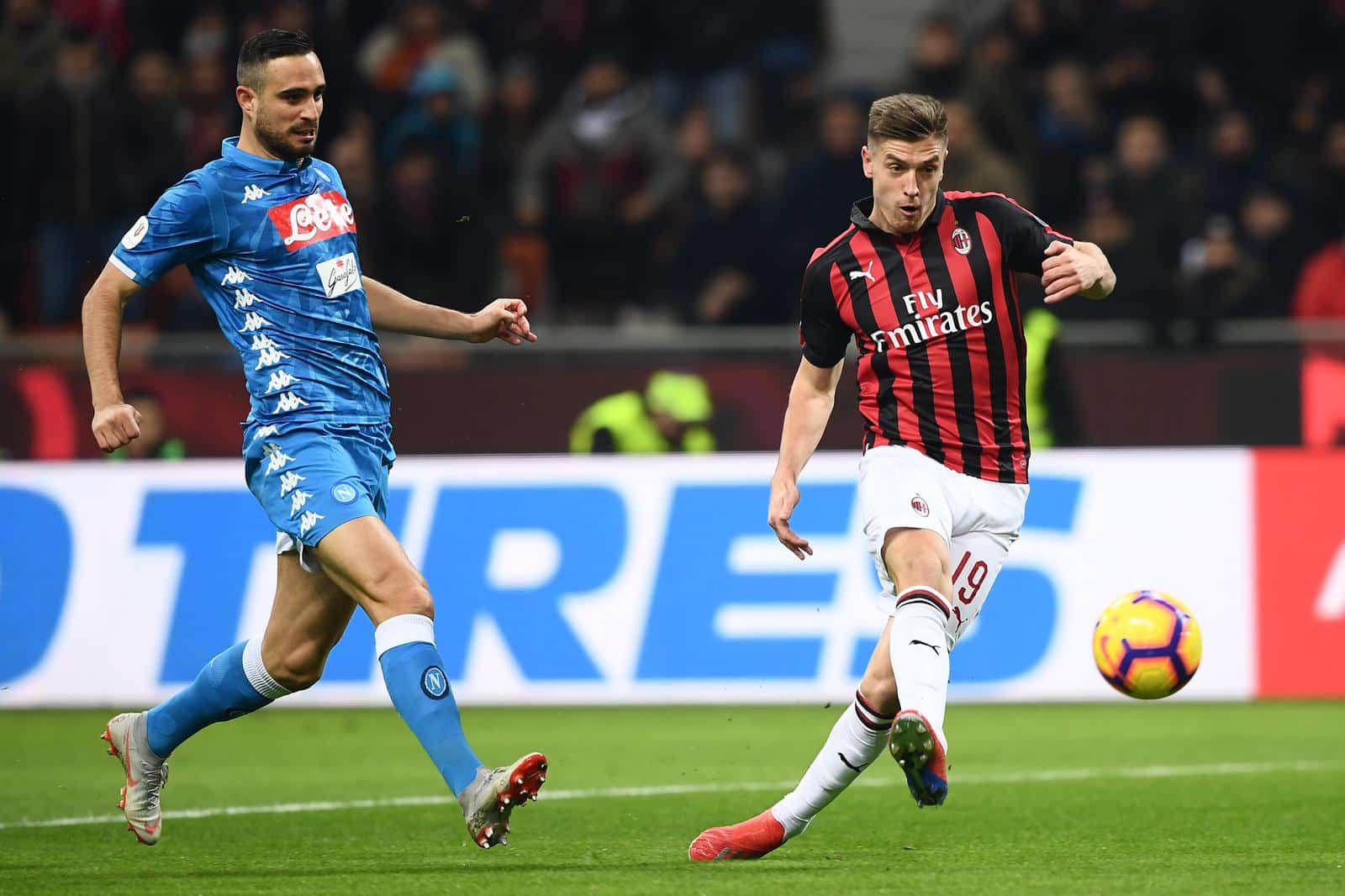 Milan-Napoli 2-0: un Piatek da sogno porta i rossoneri in semifinale
