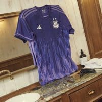 Mondiali di Qatar 2022: la maglia dell&rsquo;Argentina