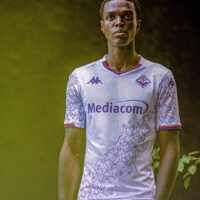 Fiorentina, seconda maglia con commovente dedica ad Astori: le foto
