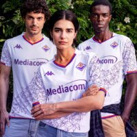 Fiorentina, seconda maglia con commovente dedica ad Astori: le foto