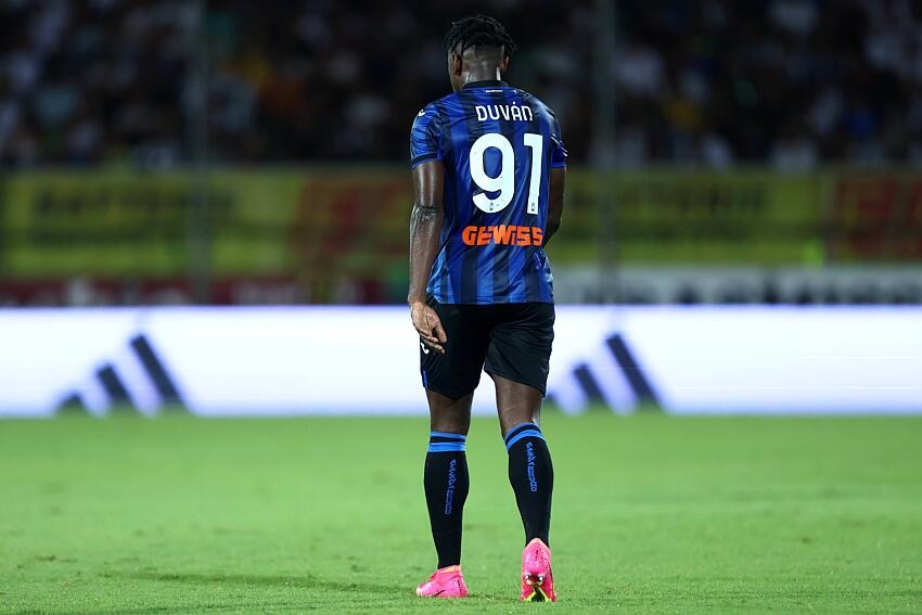 Calciomercato Roma, caccia all&rsquo;attaccante: Zapata in discesa, ma Mou ha l&rsquo;alternativa che accende i tifosi