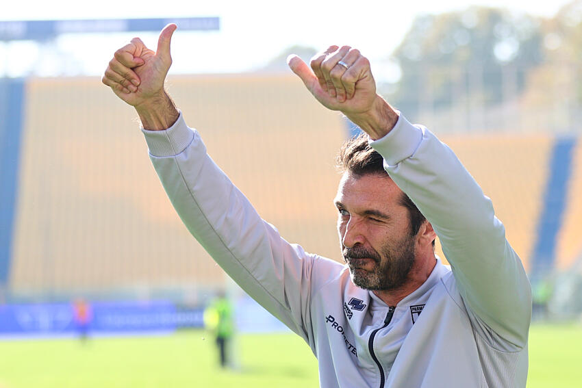 Addio al calcio di Buffon: gli omaggi social pi&ugrave; belli da compagni e avversari