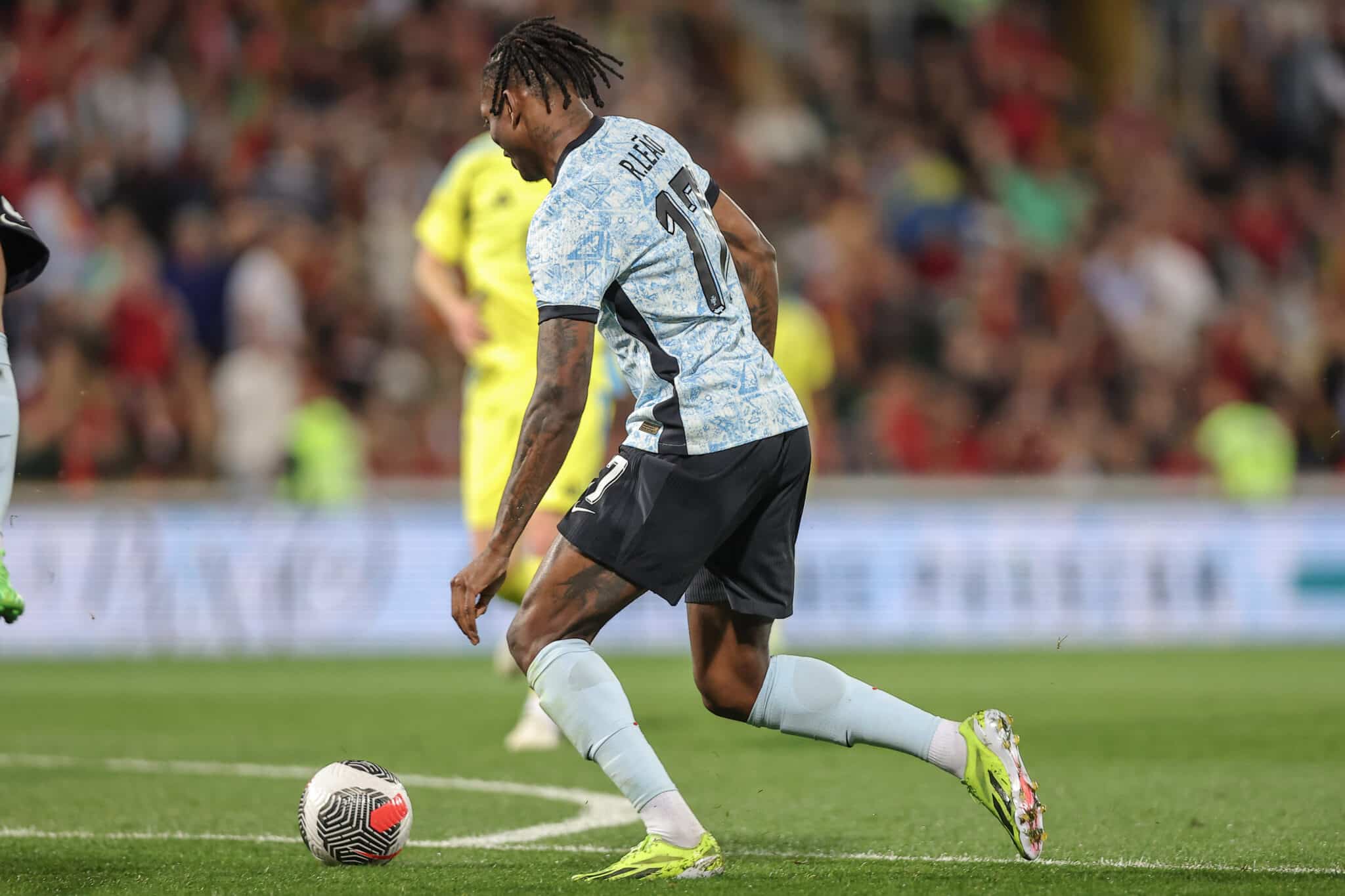 Milan, ansia Leao: lascia il ritiro del Portogallo! Torna disponibile al fantacalcio&nbsp;per&nbsp;Firenze?