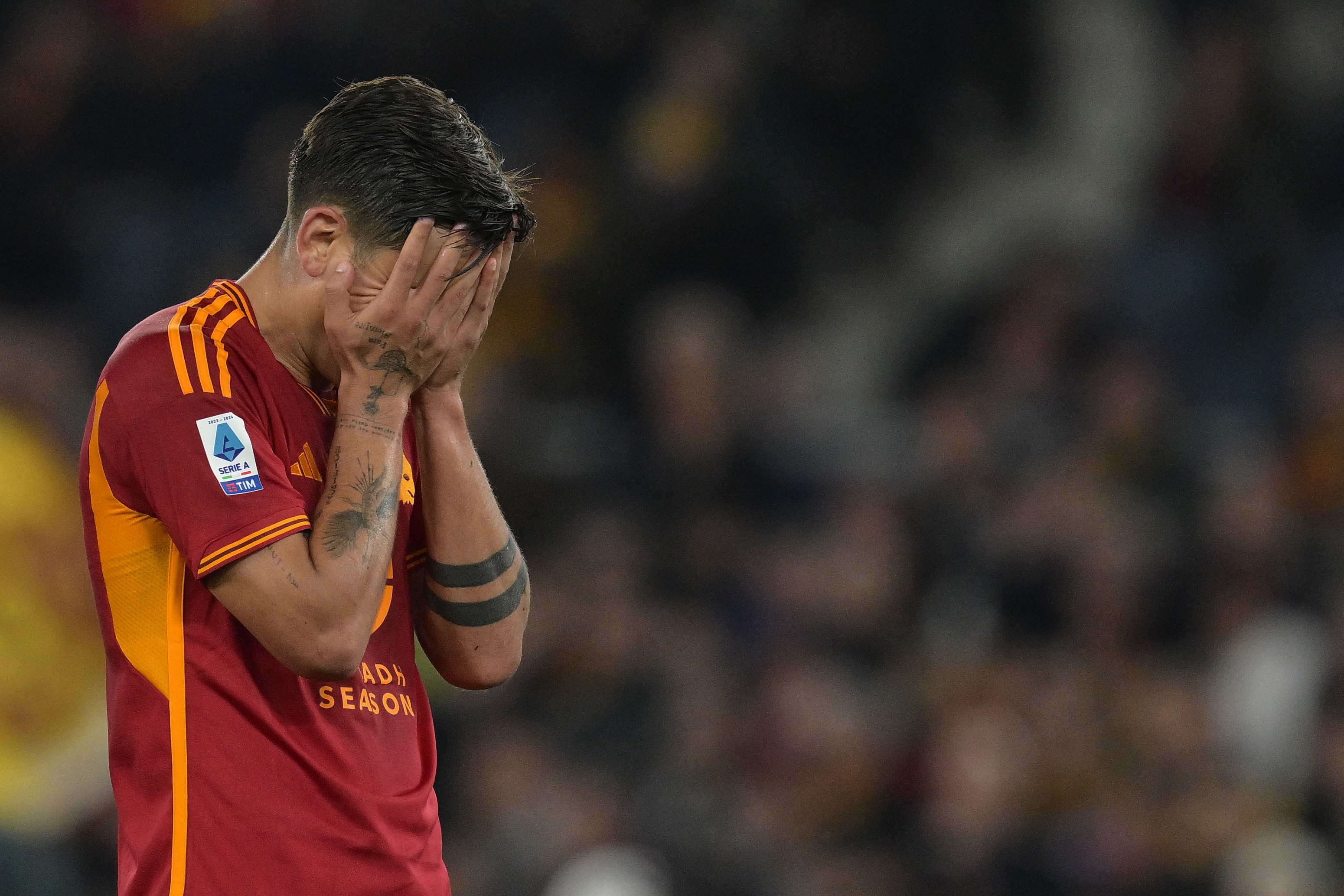 Roma, ansia per Dybala: giocherà contro il Bayer? De Rossi aggiorna sulle sue condizioni