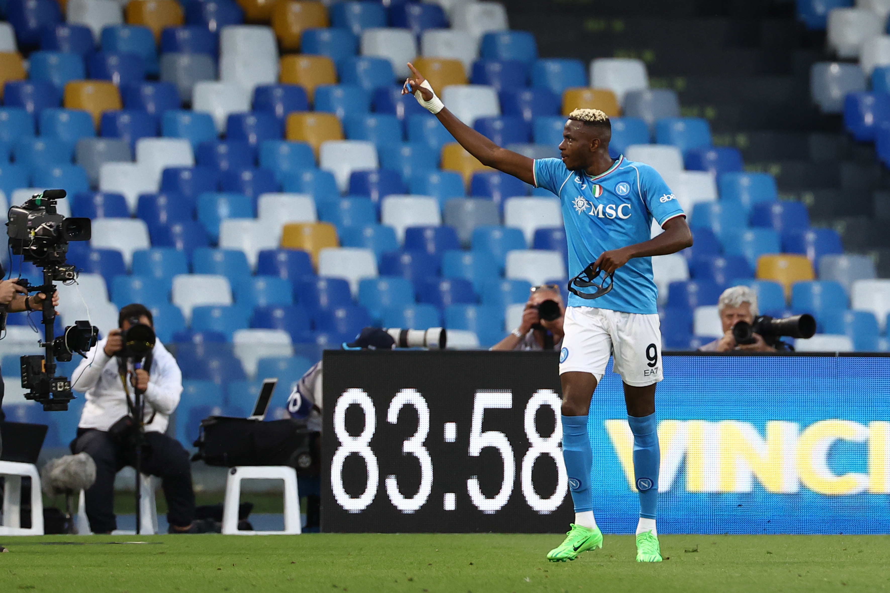 Calciomercato Napoli, via Osimhen dentro Lukaku: la pazza idea di scambio con il Chelsea