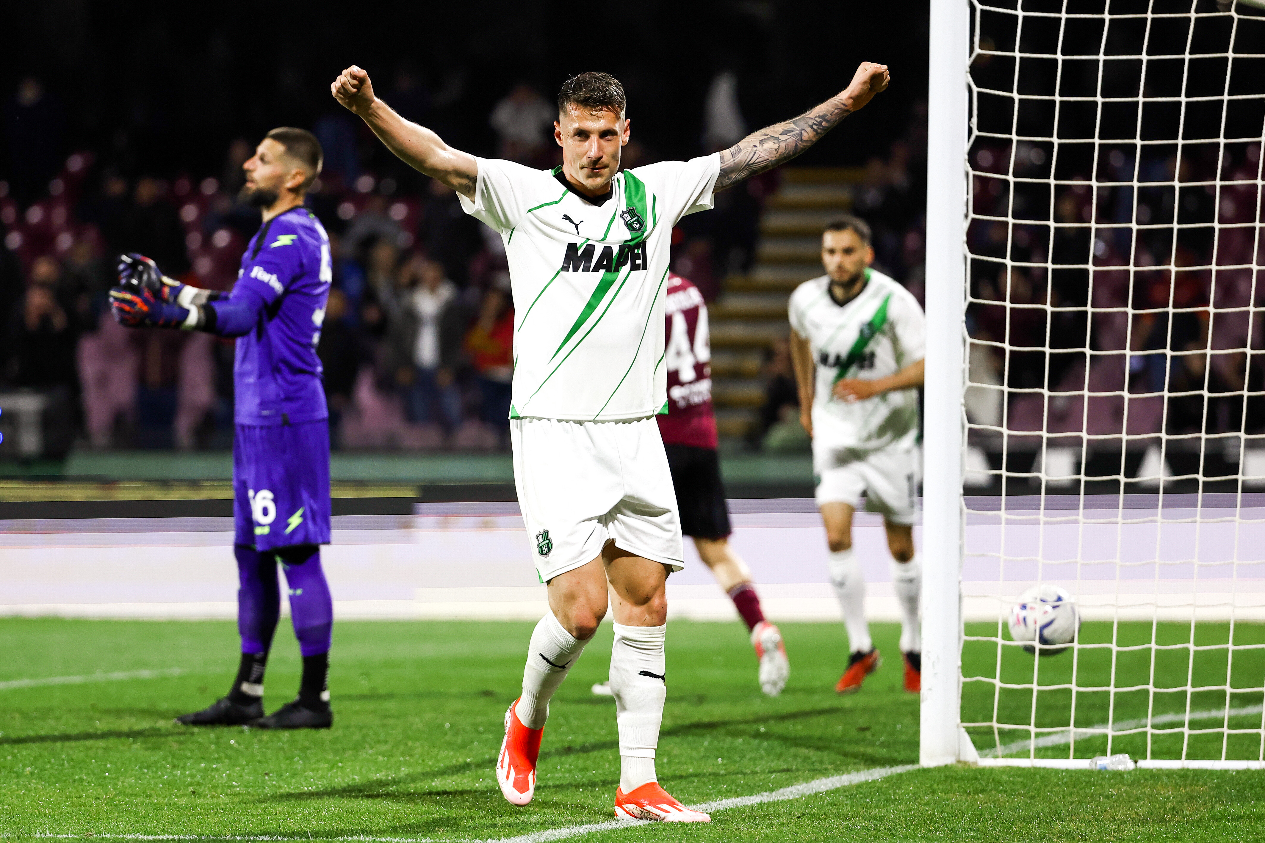 Calciomercato, Pinamonti lascia il Sassuolo ma non l’Italia: ecco chi l’ha messo nel mirino