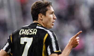 Calciomercato, il Napoli pronto a proporre uno scambio pazzo alla Juve: l’obiettivo è Chiesa