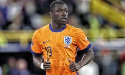 Calciomercato Roma, ha 22 anni ma gi&agrave; 134 gol in carriera: chi &egrave; Brian Brobbey, l&rsquo;attaccante olandese che ha stregato De Rossi