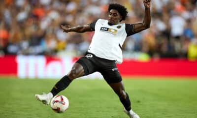 Calciomercato, il Napoli si rifa il centrocampo: piace Correia sull’esterno, sondaggio per un mediano ex United