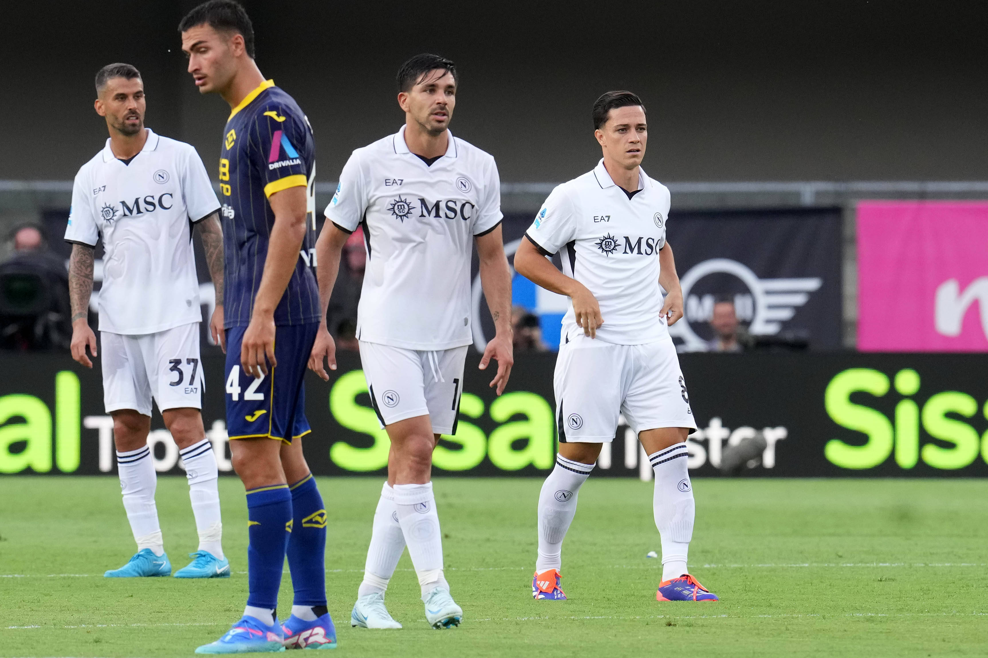 Calciomercato, asse caldo Bergamo-Napoli: si studia uno scambio dell’ultimo momento, attaccante per difensore