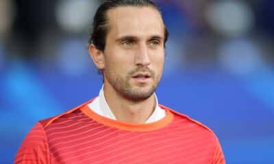 Calciomercato, anche la Lazio attinge al mercato svincolati: nel mirino un centrocampista che vale quanto Martial e Depay