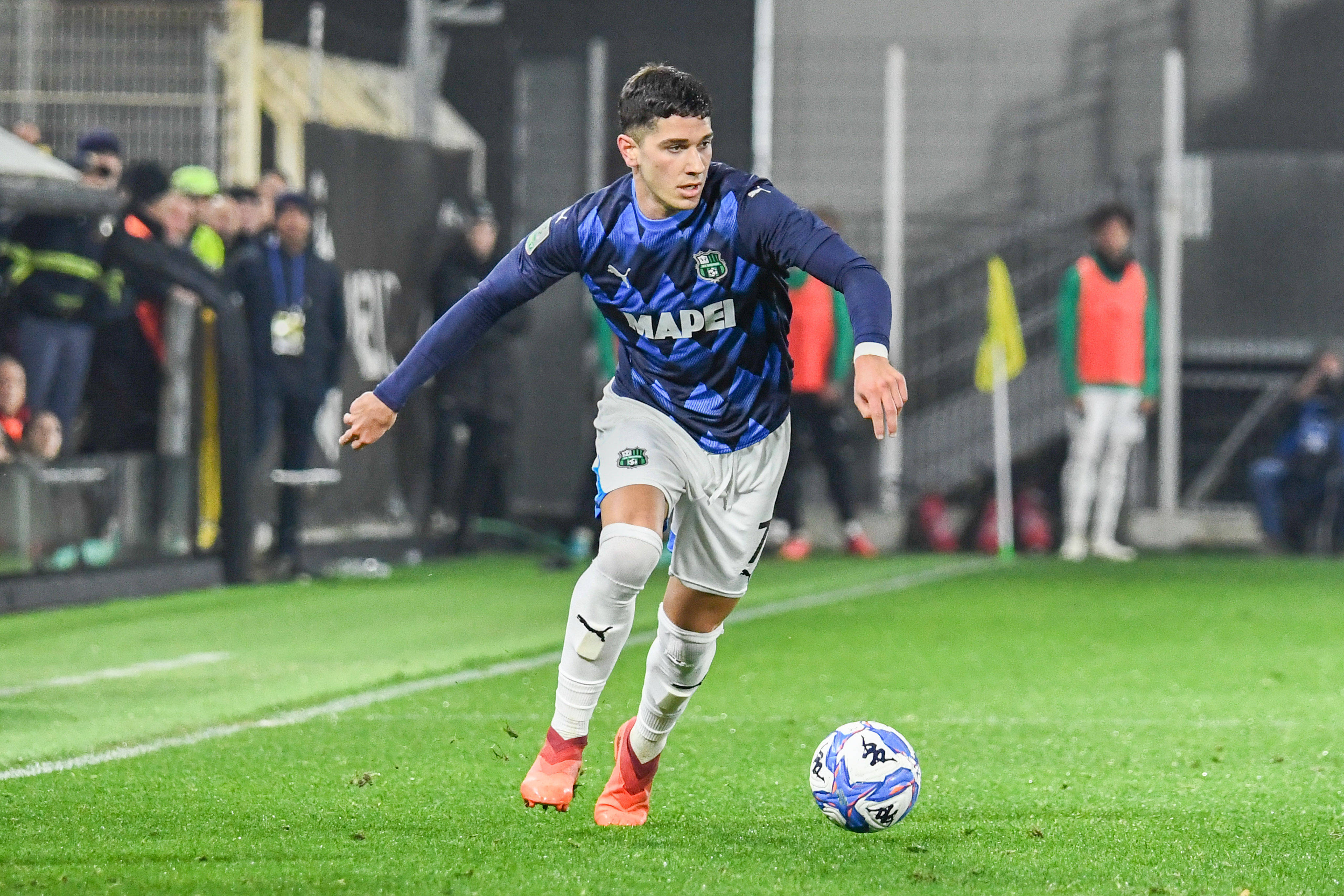 Calciomercato Bologna, piace uno dei protagonisti del Sassuolo: occhio alla concorrenza del Torino