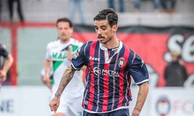 Crotone-Cagliari, out Stoian per infortunio: problema al ginocchio