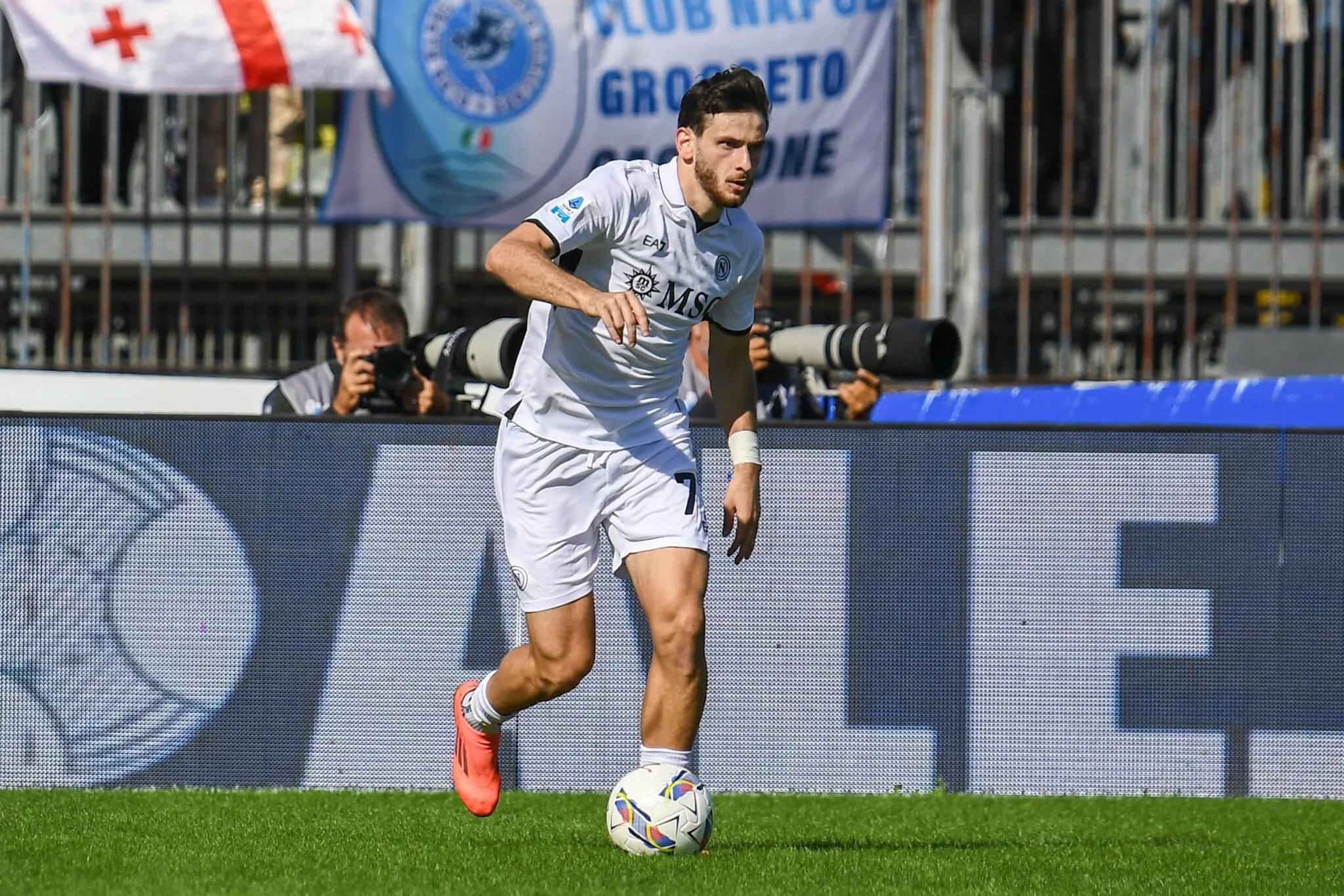 Calciomercato, Napoli-Kvaratskhelia e il rinnovo complicato. E DeLa sbotta: “Ce ne faremo una ragione!”