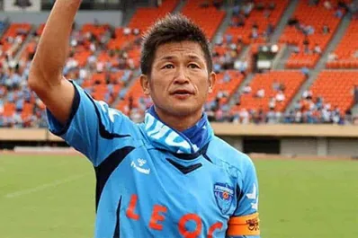 In campo a 51 anni: Miura rinnova ancora con il Yokohama FC