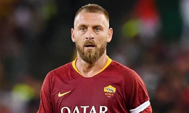 Calciomercato Roma, futuro in Serie A da giocatore per De Rossi