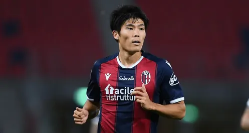 Bologna, infortunio muscolare per Tomiyasu: salterà la sfida contro la Lazio