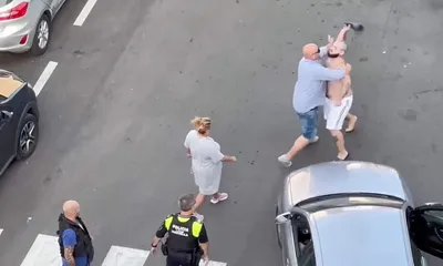 Spagna, &ldquo;Mi hai fregato il giocatore al fantacalcio!&rdquo;: il video della folle rissa in strada