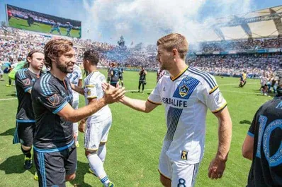 You’ll never walk alone Gerrard, il tributo del mondo del calcio ad un’eterna leggenda