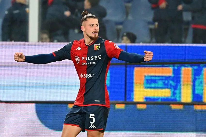Calciomercato, tutti pazzi per Dragusin: quanto costa il difensore del Genoa e dove può finire in estate