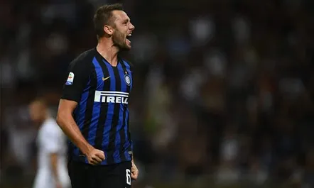 Inter, De Vrij salta la gara con l’Olanda: in tribuna per infortunio