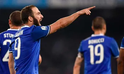 Juve-Napoli è Higuain VS De Laurentiis: causa all'ex presidente per 680mila euro