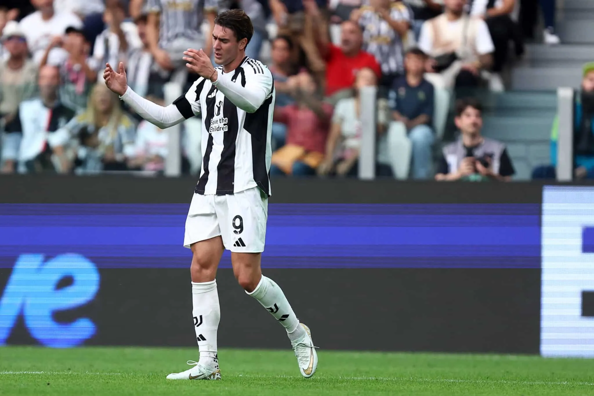 Genoa-Juve a rischio rinvio: incendio al Ferraris! Che succede al fantacalcio