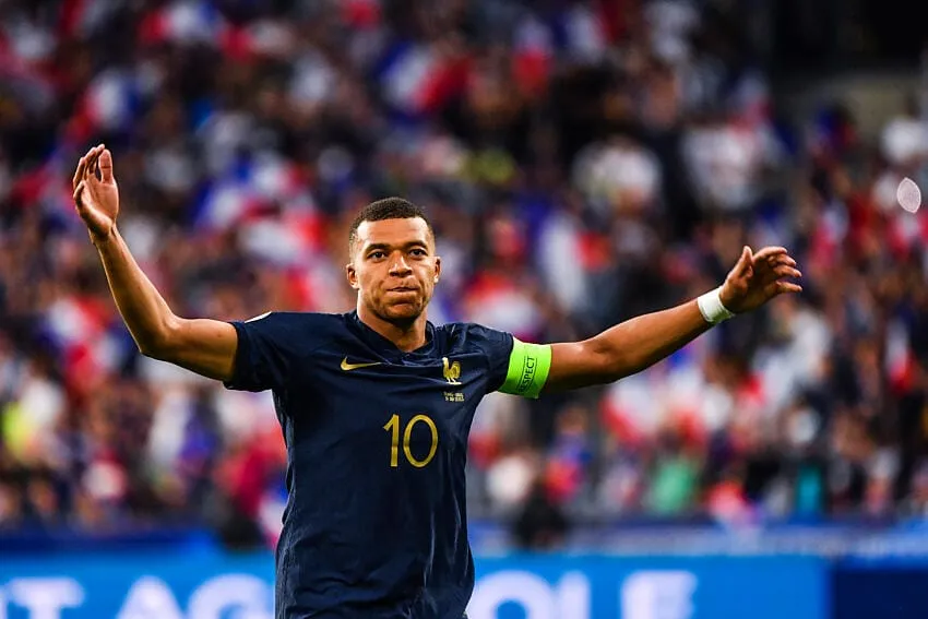 Calciomercato, clamorosa svolta Mbapp&eacute;: trattative e ufficialit&agrave; di oggi