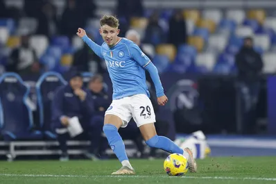 Calciomercato Napoli, pagato a peso d’oro e scaricato dopo 3 presenze da titolare: Lindstrom fa spazio al colpo da 90