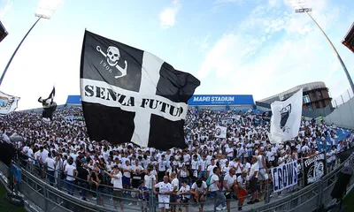 Spezia, bufera sul nuovo logo: “Neonazista!”