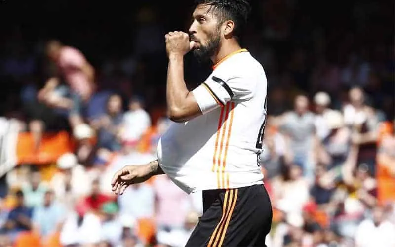 Juventus, grandi manovre per la difesa: occhi su Garay e Felipe