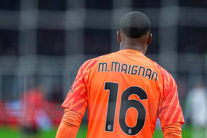 Shock razzismo a Udine, Maignan lascia il campo! Che cos’è successo al portiere del Milan