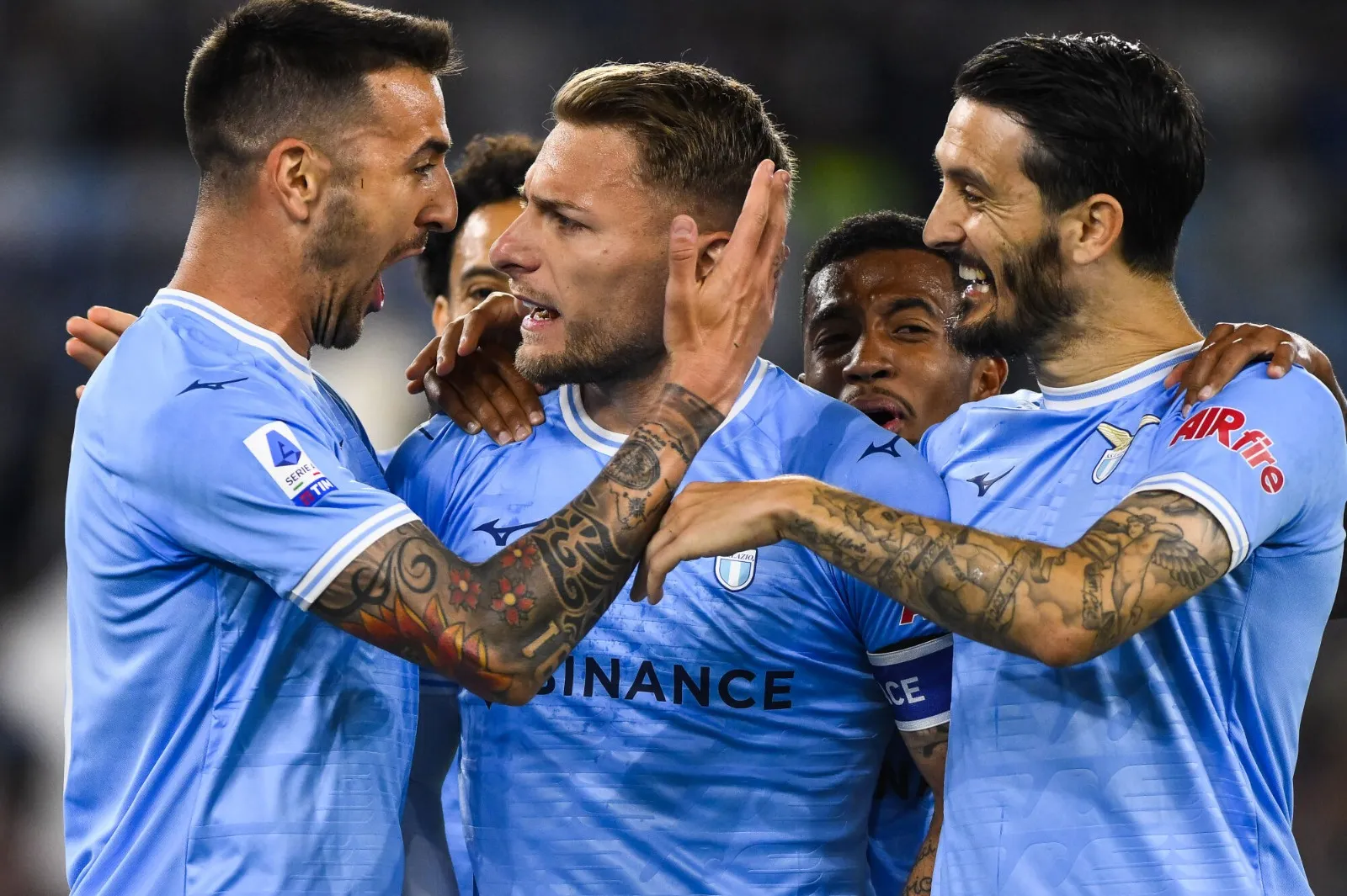 Lazio, offerta monstre dal Qatar: il calciatore vacilla