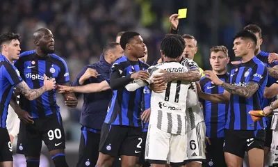 Calciomercato, la rabbia dei tifosi: “non lo vogliamo”. Trattative e ufficialità di oggi