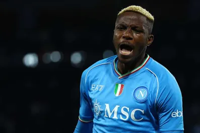 Calciomercato Napoli, Osimhen in Arabia a giugno? La furia del nigeriano: “Rifiuto umano, non mi nominare mai più!”