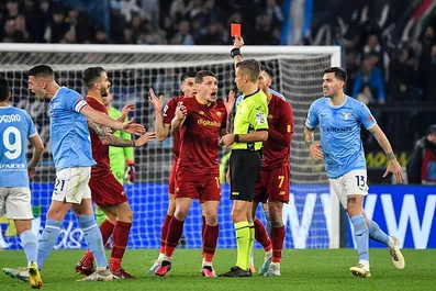 Lazio-Roma, occhio al cartellino! 3 giocatori a rischio malus nel derby da non schierare al fantacalcio