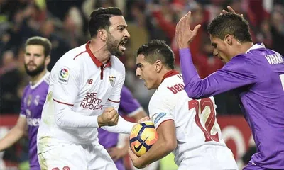 Siviglia, l&rsquo;ex Milan Rami flirta con Pamela Anderson