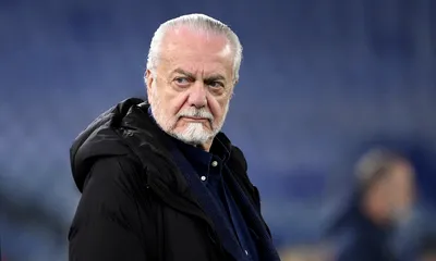 Napoli, shock De Laurentiis: aggredisce un giornalista a Barcellona prima della Champions