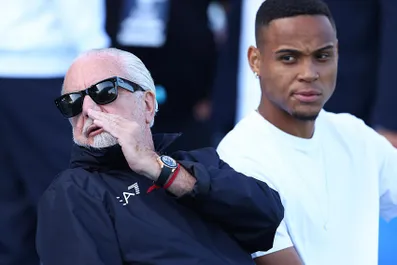 Calciomercato Napoli: una sorpresa dalla Francia per il centrocampo, visite in giornata. Trattative e ufficialità di oggi