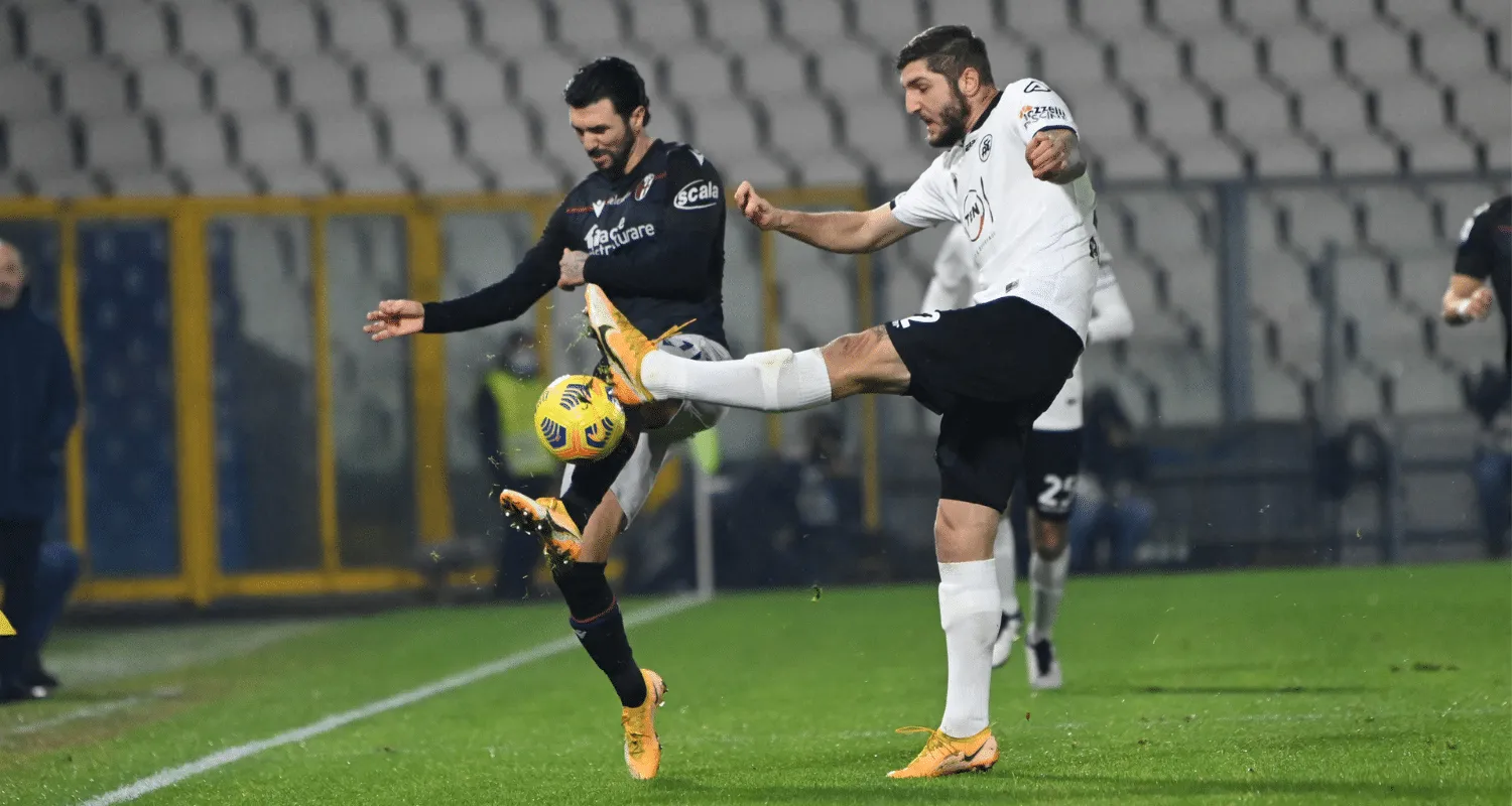 Spezia-Bologna 2-2, le pagelle: doppietta di Nzola, Provedel para un rigore a tempo scaduto