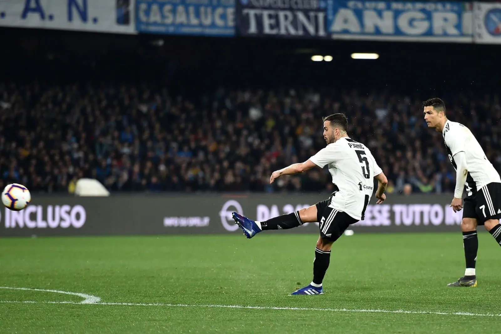 Napoli-Juventus 1-2: Pjanic ed Emre Can sbancano il San Paolo