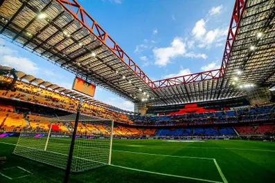 Milan – Inter, le formazioni ufficiali: le decisioni su Leao e Calhanoglu