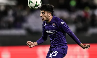 Calciomercato, la Fiorentina scarica Parisi: ipotesi scambio con la Roma, ma il Milan ha una pazza idea