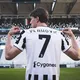 Juventus, Vlahovic sceglie la maglia di Ronaldo: la storia del numero 7 bianconero
