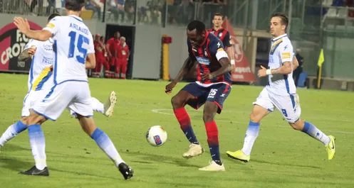 Crotone-Benevento 4-1, le pagelle: Simy decisivo, Glik disastroso