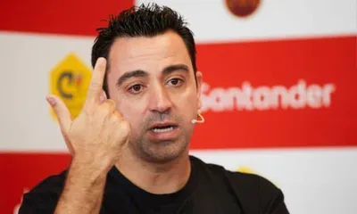 Barcellona, El Profe torna in cattedra: la leggenda di Xavi, nuovo allenatore blaugrana