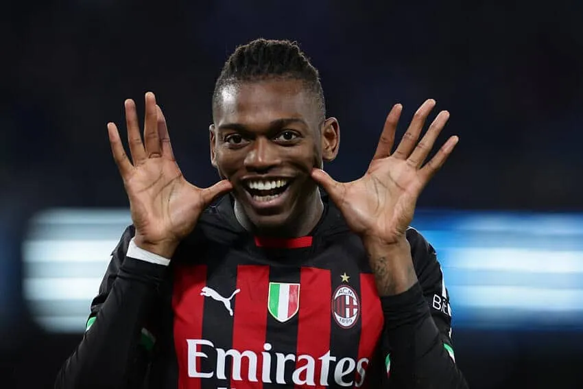 Calciomercato, Leao incanta e convince il Milan: quanto guadagnerà dopo il rinnovo di contratto