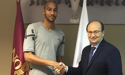 Siviglia, parla il direttore sportivo Arias: “N’Zonzi? Via solo se qualcuno paga la clausola”