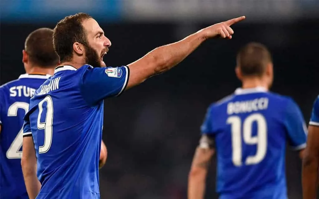 Juve-Napoli è Higuain VS De Laurentiis: causa all'ex presidente per 680mila euro