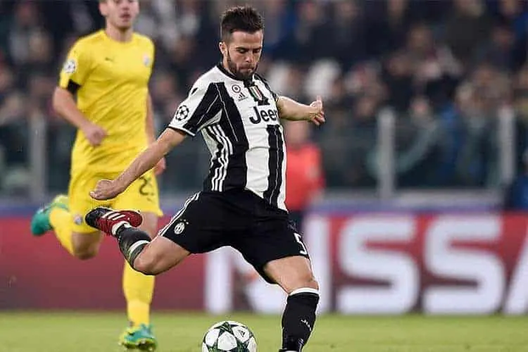 Juventus, Pjanic in clima derby: "Perdere? Non ci penso proprio"